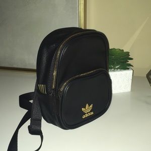 Mini back pack Adidas 🖤 excellent condition